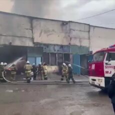 Более 60 пожарных боролись с огнем на складах в Шымкенте