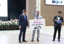 В Туркестане состоялось торжественное чествование педагогов в преддверии Дня учителя