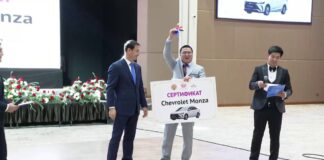 В Туркестане состоялось торжественное чествование педагогов в преддверии Дня учителя