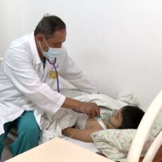 В одной из частных школ Шымкента учащийся распылил перцовый баллончик