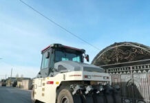 В микрорайоне Тассай асфальтируют улицы и улучшают инфраструктуру