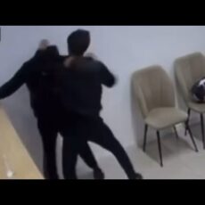 Парня, предотвратившего ограбление ломбарда, наградили в Шымкенте