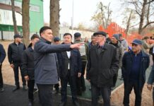 Прямой диалог: Аким встречается с жителями Шымкента на местах