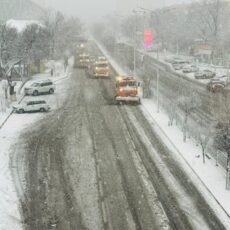 Шымкент под снегом: 189 единиц техники и 600 сотрудников борются с непогодой