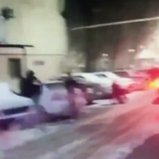 Шымкентские полицейские спасли жильцов горящей квартиры