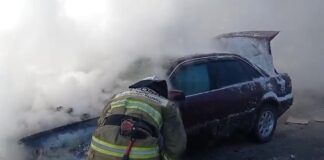 На центральном проспекте в Шымкенте загорелся автомобиль Audi с ГБО