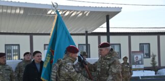 Министр обороны вручил воинскую реликвию подразделению Шымкентского гарнизона