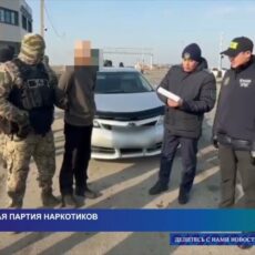 Крупную партию наркотиков изъяли у пассажира в Туркестанской области