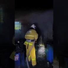 Оборудование в пункте замены шин вспыхнуло в Шымкенте