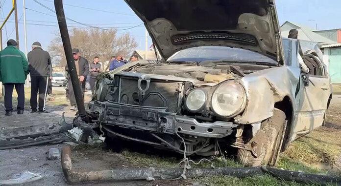 ДТП в Шымкенте: водитель вылетел из автомобиля