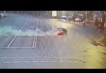 Водитель BMW устроил дрифт в центре Шымкента Водитель BMW устроил дрифт в центре Шымкента