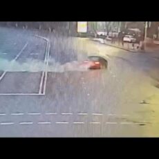 Водитель BMW устроил дрифт в центре Шымкента Водитель BMW устроил дрифт в центре Шымкента