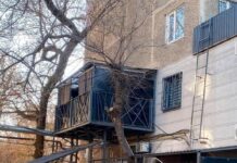Жильцов многоэтажек предупреждают о сносе балконов в Шымкенте Жильцов многоэтажек в Шымкенте предупреждают о сносе балконов