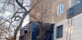 Жильцов многоэтажек предупреждают о сносе балконов в Шымкенте Жильцов многоэтажек в Шымкенте предупреждают о сносе балконов