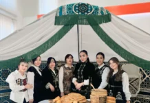 График работы ЦОНов и спецЦОНов на Наурыз Мейрамы Сотрудники ЦОНов Шымкента принимали посетителей в национальных костюмах