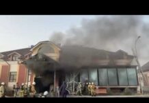 Крупный пожар произошел в двухэтажном кафе Крупный пожар произошел в двухэтажном кафе