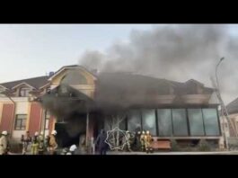 Крупный пожар произошел в двухэтажном кафе