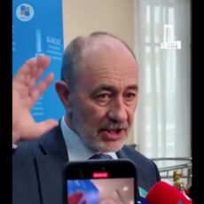 Автомойкам запретят применять питьевую воду Депутат парламента РК Павел Казанцев