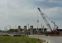 15 объектов недвижимости изымут в госсобственность при строительстве моста в Шымкенте Строительство подвесного моста над железной дорогой