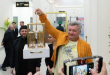 Благодатный огонь доставлен в Шымкент Благодатный огонь доставлен в Казахстан