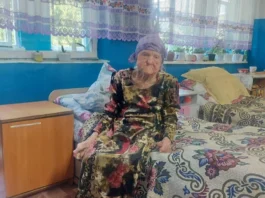 92-летнюю женщину нашли в запертой квартире в тяжелом состоянии