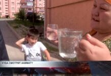 Жители Ленгера ждут от чиновников чуда, а оно не приходит В Ленгере мутная вода и вонь из подвалов