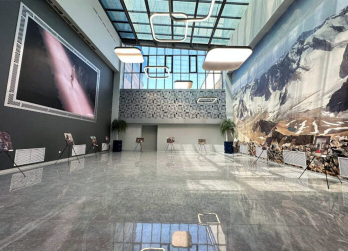 Фотовыставка шедевров мирового искусства Тематическая фотовыставка ко Дню матери и Международному дню семьи