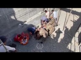 Спасатели вытащили мужчину из 4-метрового котлована