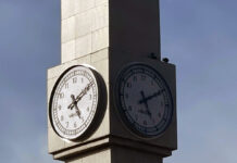 В Шымкенте восстановили время Часы на площади железнодорожного вокзала