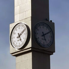 В Шымкенте восстановили время Часы на площади железнодорожного вокзала