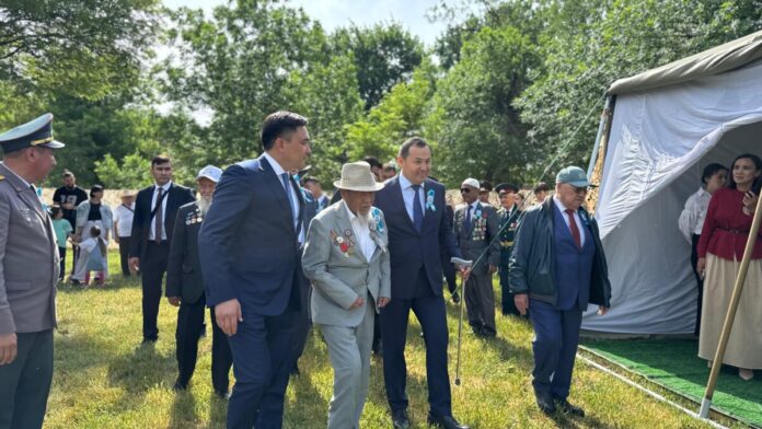 Жеңістің 80 жылдығын құрметтеу үшін өнімдер сатысы және алдын-ала жазылған ботқа Жеңістің 80 жылдығын құрметтеу үшін өнімдер сатысы және алдын-ала жазылған ботқа