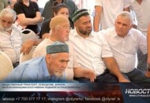 Жители Каратобе подняли острые вопросы перед акимом Шымкента Жители Каратобе на встрече с акимом Шымкента