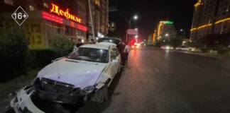 Водитель госпитализирован после столкновения двух автомобилей в Шымкенте ДТП с участием автомобилей Mercedes и Kia Rio