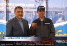 Каждая капля на счёту: в Туркестанской области обновили водную технику Нуржан Нуржигитов вручает ключи от новой спецтехники