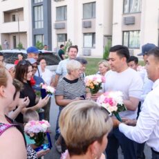 Оперативное новоселье, или Браво, аким! Габит Сыздыкбеков вручил ключи от новых квартир