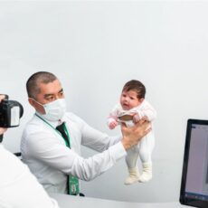 Как получить заграничный паспорт для новорождённого в ЦОНах Шымкента Фотографирование новорождённого ребенка на паспорт