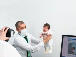 Фотографирование новорождённого ребенка на паспорт