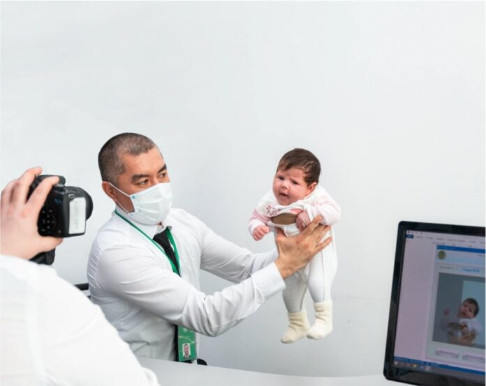 Загранпаспорт для новорождённого Фотографирование новорождённого ребенка на паспорт