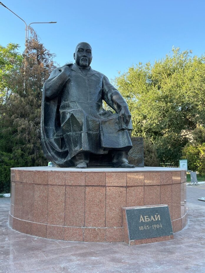 Абай саябағында мемориал