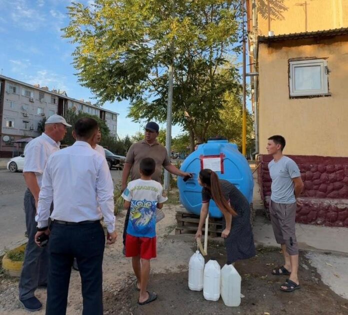 Резервуары для воды в жилых районах Шардары