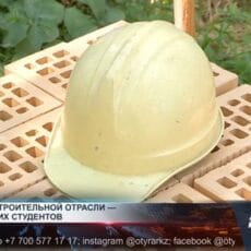 К празднованию дня строителя в колледже организовали необычную выставку День строителя