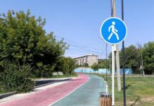 В прогулочной зоне в Шымкенте запретили движение на велосипедах и самокатах Прогулочная зона дендропарка