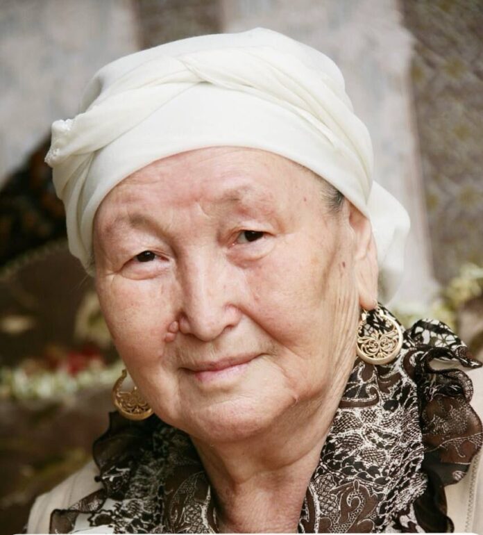 Мать Заутбека Турисбекова