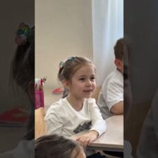 Шымкентские школьники получили памятки по дорожной безопасности