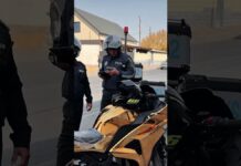 Полицейские на мотоциклах обеспечивают безопасность на улицах Шымкента