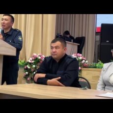 Полицейские встретились со старшеклассниками Шымкента