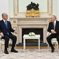 Интересные видео с неформальной встречи Токаева и Путина