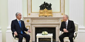 Интересные видео с неформальной встречи Токаева и Путина