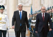 Токаев провёл переговоры с Премьер-министром Армении Николом Пашиняном