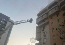 В центре Шымкента загорелась квартира, потребовалась эвакуация